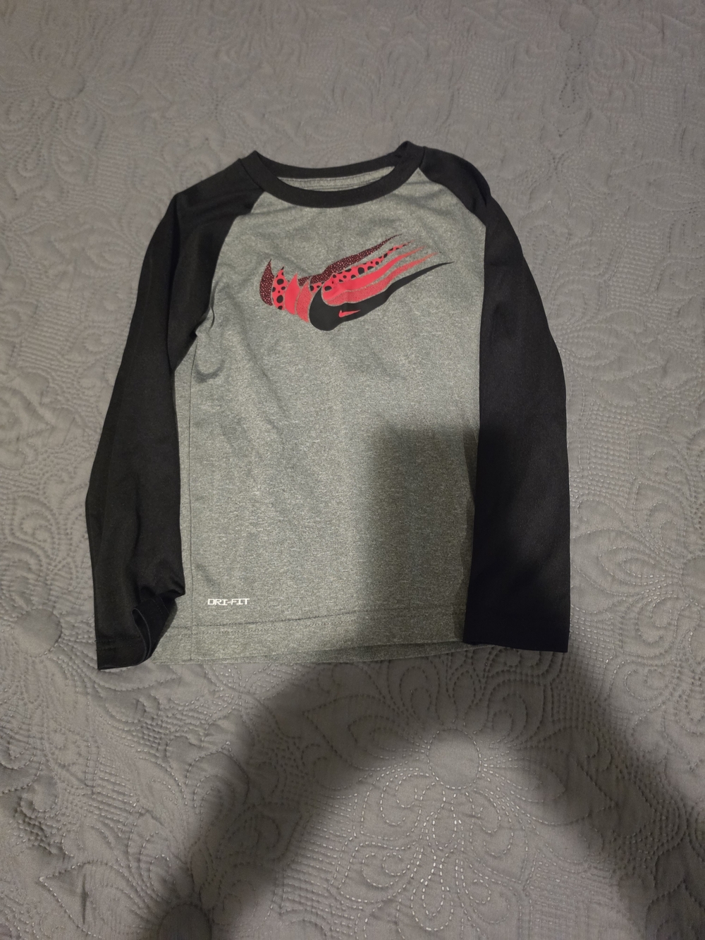 Nike Kids Gray & Black Long-Sleeve Dri-FIT Shirt with Red Graphic Swoosh